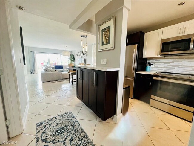 Foto del edificio - 2 br, 2 bath Condo - 140 NE 28th Ave Apt 307