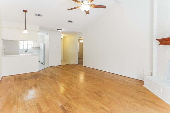 Foto del edificio - 84 Fallshire Dr