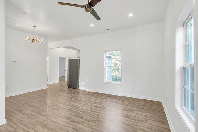 Building Photo - Charming 2 bedroom, 1 bathroom Greenville ...
