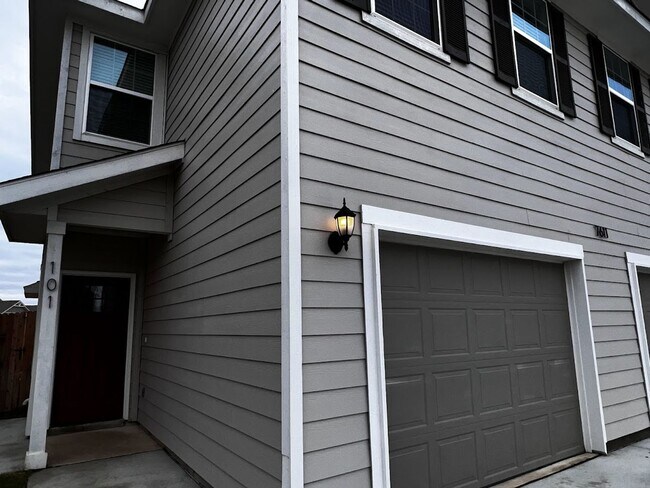 Building Photo - 7611 Gramercy Wy