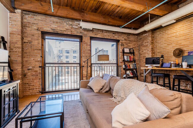 Foto del edificio - 225 W Huron St