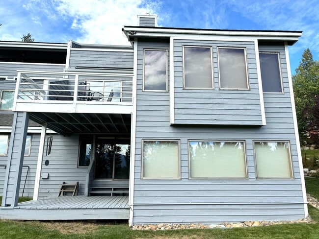 Building Photo - 374 B Ensign Dr