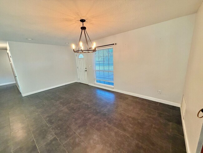Building Photo - Altamonte Springs - 4 Bedroom, 2 Bathroom - $2,495.00 POOL HOME