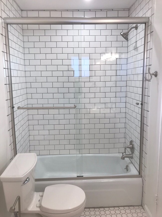 Building Photo - 3540 Broadway St