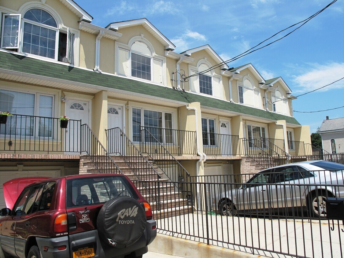 Harbor Road Townhomes - 124 Harbor Rd