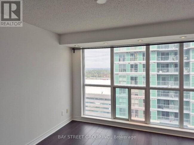 Photo du bâtiment - 50 Town Centre Court