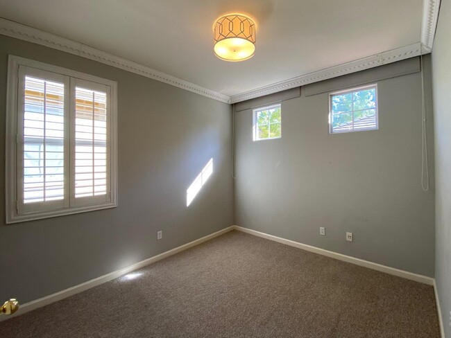 Building Photo - 456 Whisman Park Dr