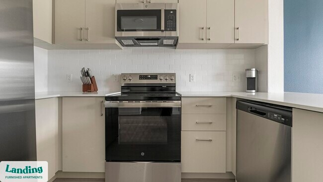 Foto del edificio - 7301 Lake Bank Lp