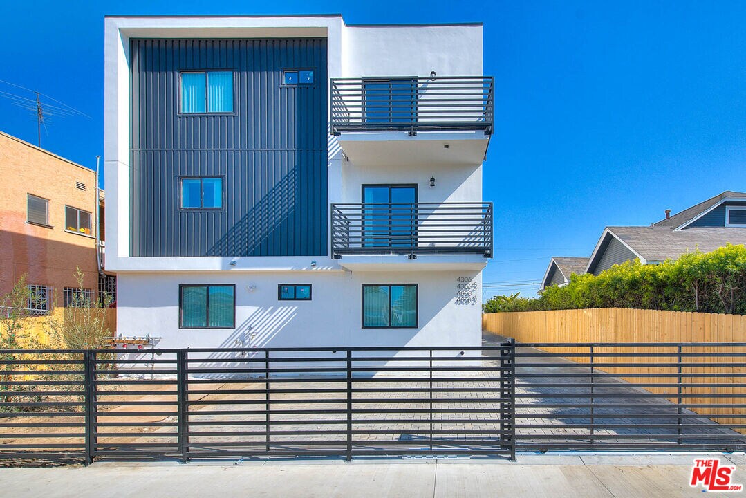 Foto principal - 4306 S Normandie Ave