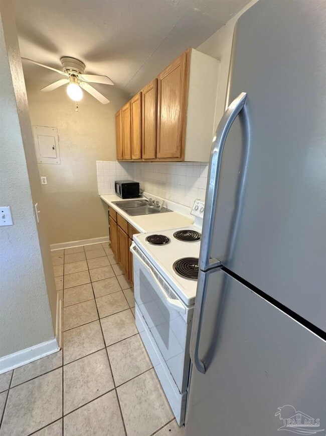 Building Photo - 2 Ellis Dr