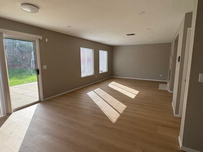 Foto del edificio - Gorgeous Updated home in the Antioch Hills