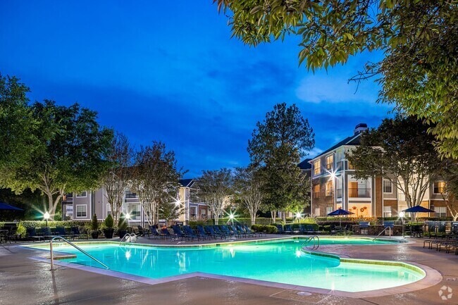 The Marquis At Carmel Commons Townhouses Under 3 000 Charlotte NC the-marquis-at-carmel-commons-townhouses-under-3-000-charlotte-nc