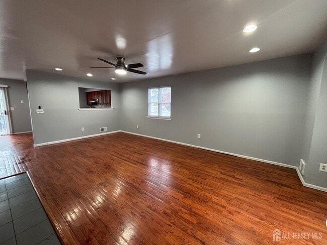Foto del edificio - 577 Berlant Ave