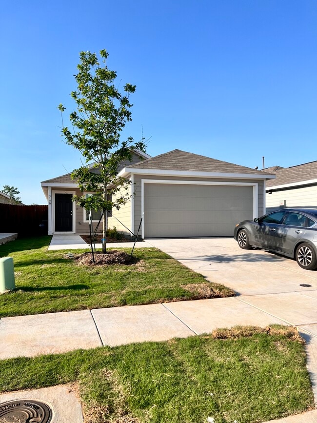 Building Photo - 3120 Coyote Way