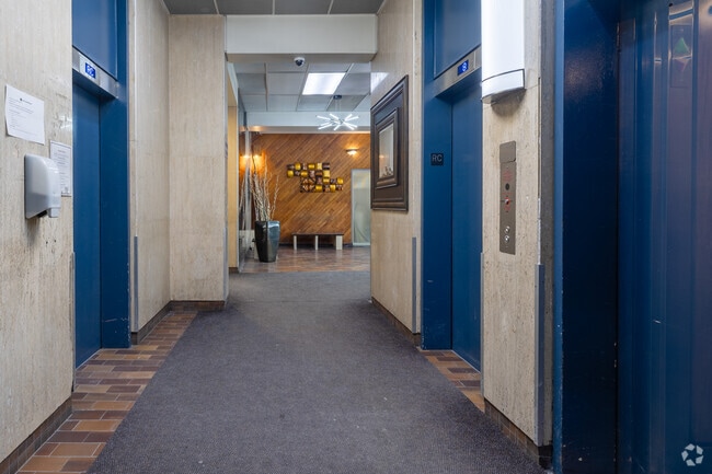 Hall d'entrée - PLACE DU CERCLE