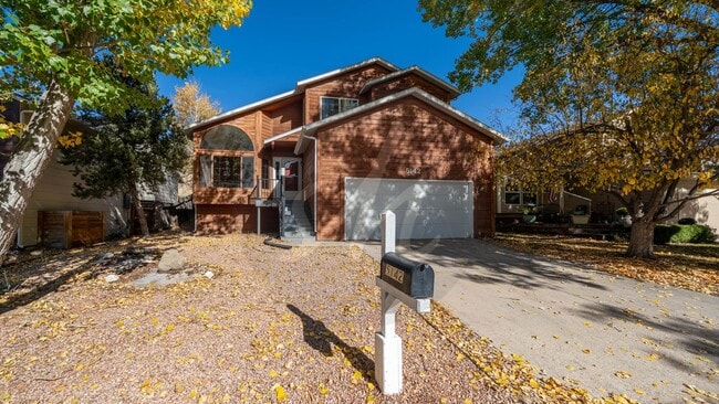 Building Photo - Old Farm Gem