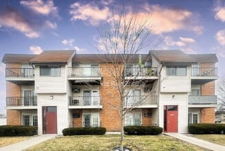 Building Photo - 2406 Marquette Rd