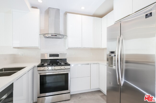 Foto del edificio - 1856 S Curson Ave