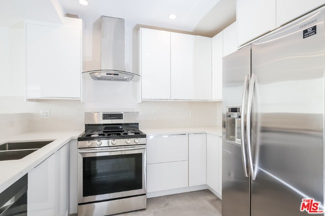 Photo - 1856 S Curson Ave Townhome