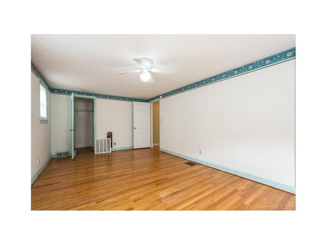 Building Photo - 59 Oneida St