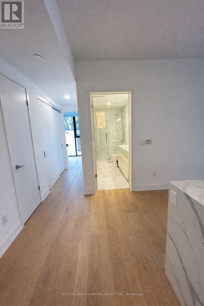 Photo du bâtiment - 200 Keewatin Ave