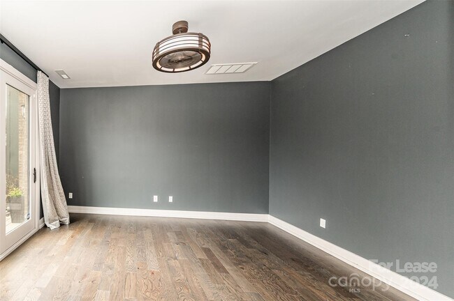 Foto del edificio - 1613 Parkwood Ave