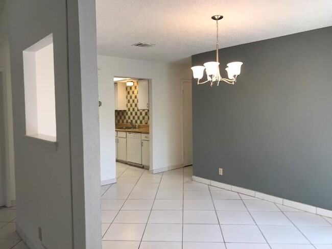 Building Photo - 11914 Swan Dr