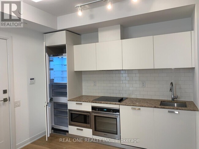 Photo du bâtiment - 50 Charles St E