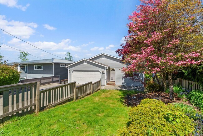 Building Photo - 2334 Island Dr NW