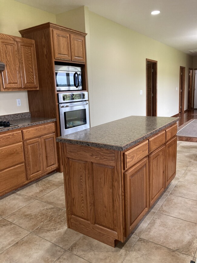 Open concept kitchen with island - 624 Byrd Rd