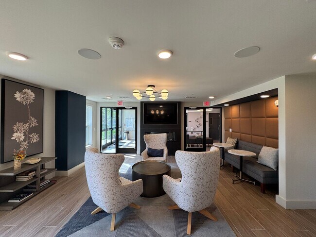 Building Photo - Stylish 2 Bed 2 Bath Condo With Den & Balc...