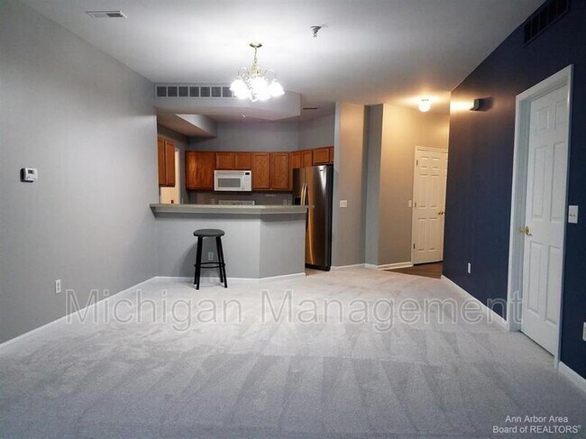 Foto del edificio - 9521 Lakeside Dr