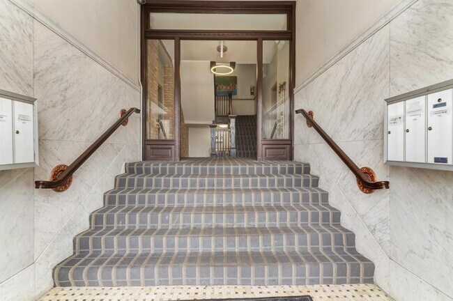 Building Photo - 6501 S Kimbark Ave