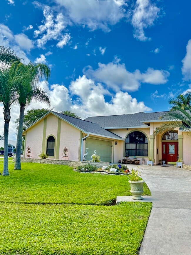 Building Photo - 2847 SE Pace Dr