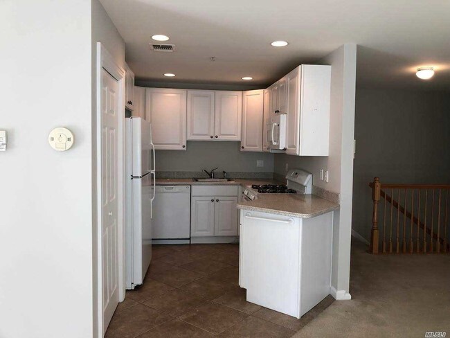 Building Photo - 24 Lorien Pl