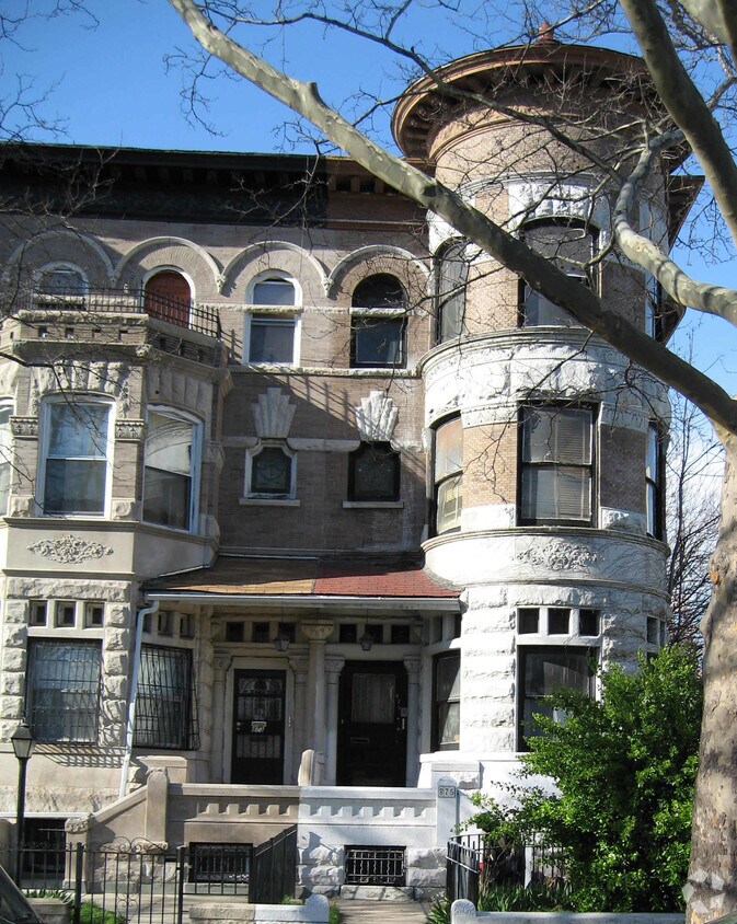Foto principal - 875 Saint Marks Ave
