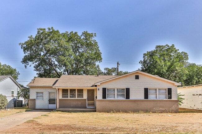 Building Photo - Pre-Leasing for Fall 2024 - Nice 4 bedroom...