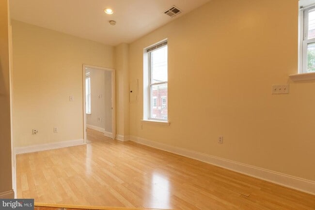Foto del edificio - 3001 W Girard Ave