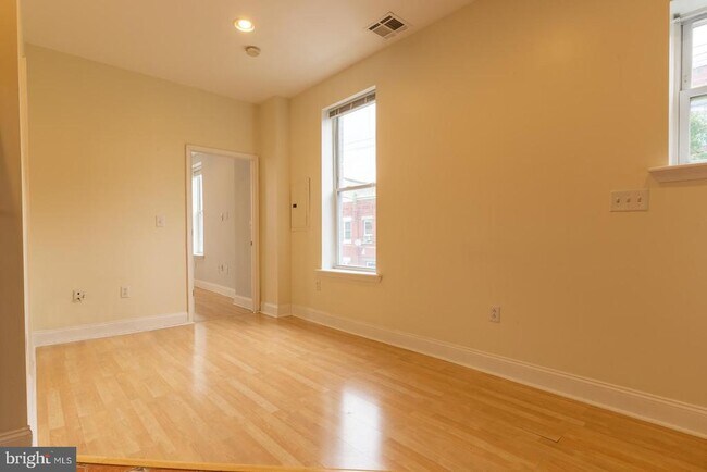 Building Photo - 3001 W Girard Ave
