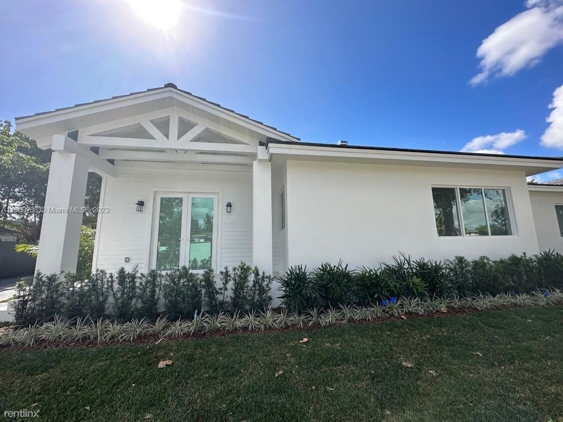 Primary Photo - 3 br, 2.5 bath House - 6530 SW 15th St
