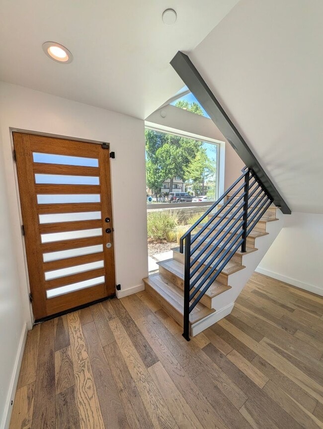 Building Photo - 4260 Laurel Canyon Blvd