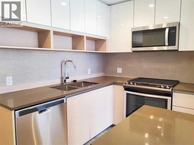 Photo du bâtiment - 8850 University Crescent