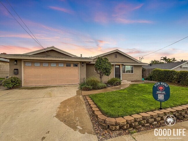 Building Photo - Gorgeous 3B/2BA Home in Chula Vista W/ W/D, A/C, Bonus Room, Covered Patio, & Pool!