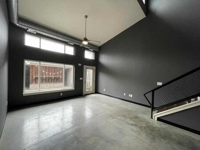 Foto del edificio - 927 McClanahan Lane