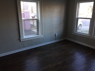 Building Photo - 421 N Spring St