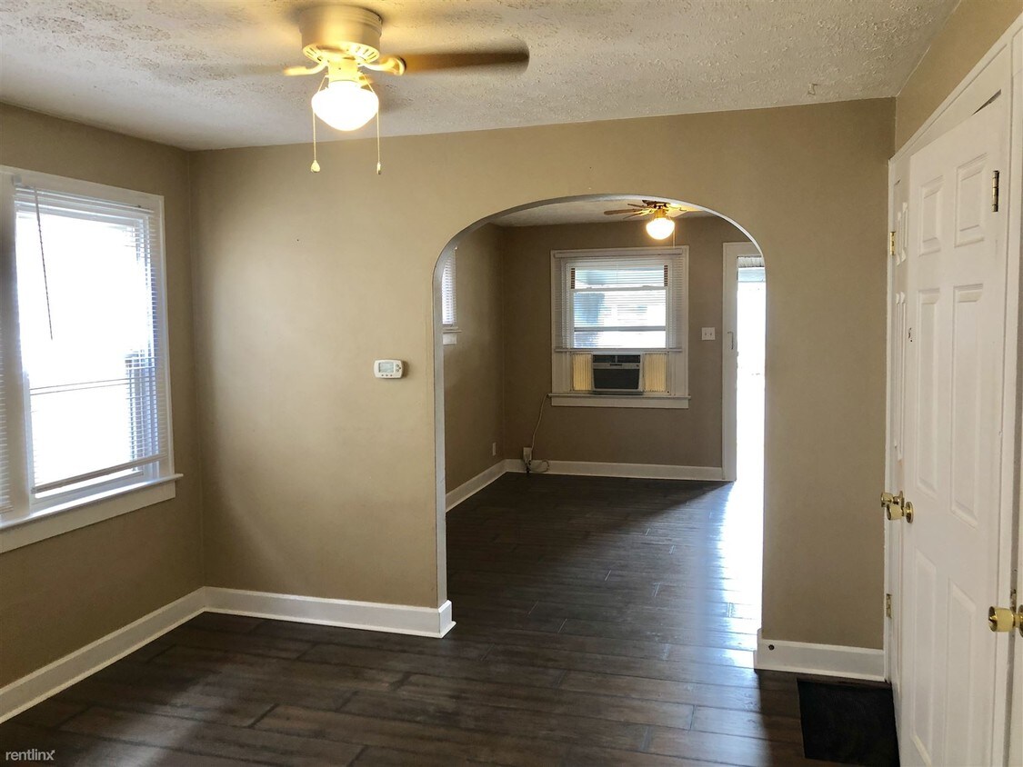 Building Photo - 1 br, 1 bath  - 3924 E 10th St