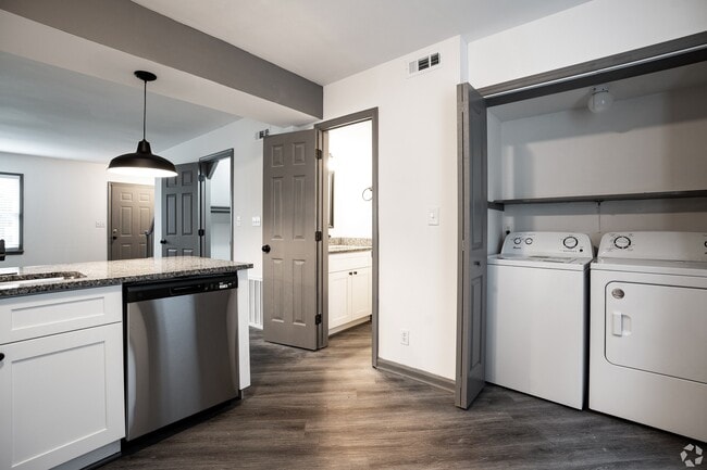 Foto del edificio - Rippling Stream Townhomes