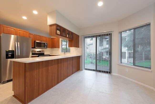 Building Photo - Beautifully Remodeled 2 Bed 2 Bath Redmond Condo!