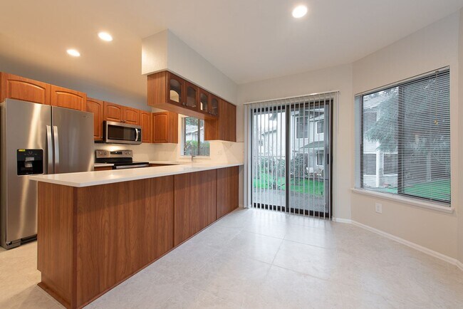 Foto del edificio - Beautifully Remodeled 2 Bed 2 Bath Redmond Condo!
