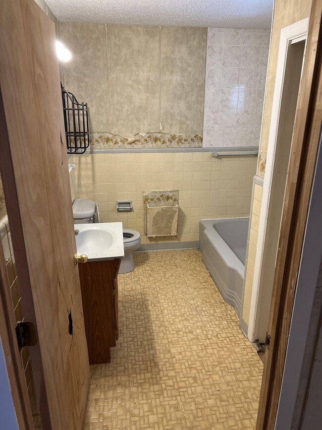 Building Photo - 501 Front